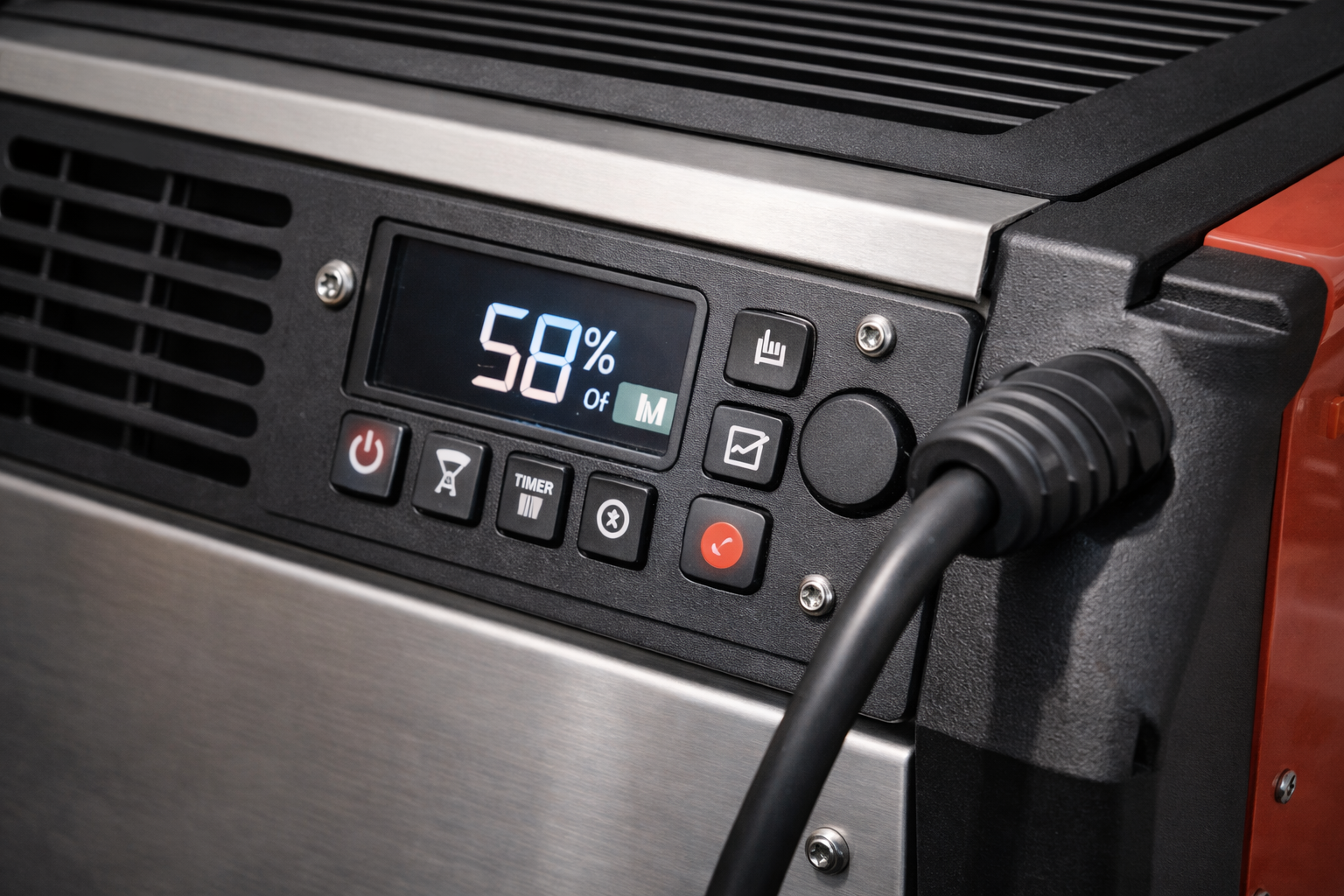 Detailaufnahme eines professionellen Bautrockners mit Bedienpanel